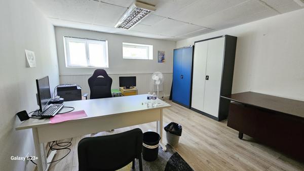 IMMEUBLE A USAGE DE BUREAUX ET COMMERCE