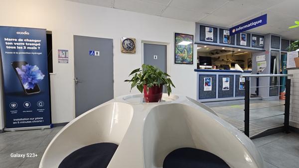 IMMEUBLE A USAGE DE BUREAUX ET COMMERCE