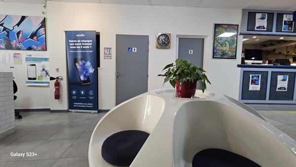IMMEUBLE A USAGE DE BUREAUX ET COMMERCE