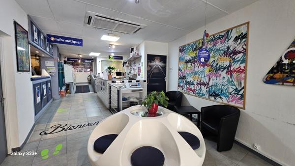IMMEUBLE A USAGE DE BUREAUX ET COMMERCE