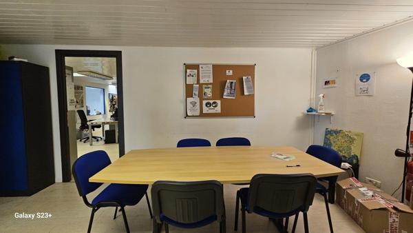IMMEUBLE A USAGE DE BUREAUX ET COMMERCE
