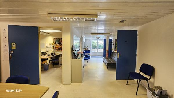 IMMEUBLE A USAGE DE BUREAUX ET COMMERCE