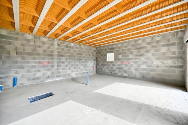 INCROYABLE PLATEAU A AMENAGER DE 190m² à THURINS (69)