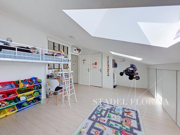 Appartement
         5 pièces
        - 100 m² Exclusivité 380 000 € *