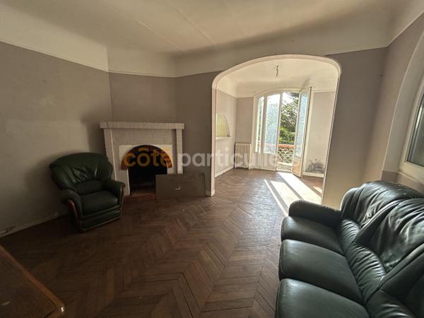 Vente
                Immeuble357 m² - 22 Pièces -
                    ATHIS MONS (91200)
