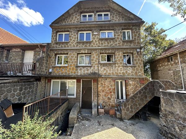 Vente
                Immeuble357 m² - 22 Pièces -
                    ATHIS MONS (91200)