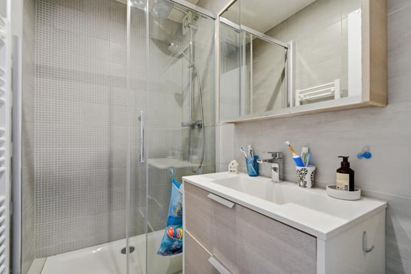 Appartement
         3 pièces
        - 60 m² Exclusivité 352 000 € *