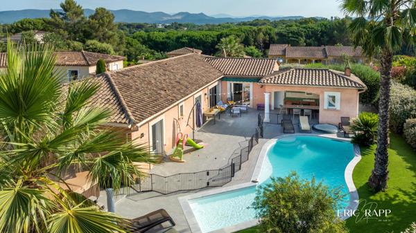 Villa de plain pied, au calme, avec piscine