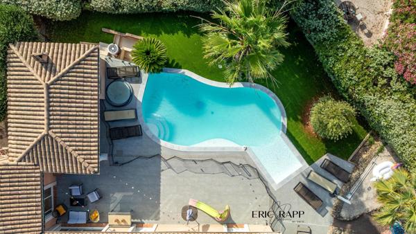 Villa de plain pied, au calme, avec piscine
