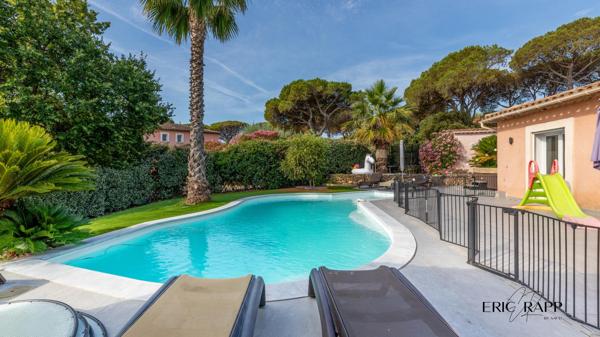 Villa de plain pied, au calme, avec piscine