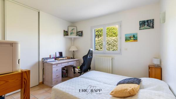 Villa de plain pied, au calme, avec piscine