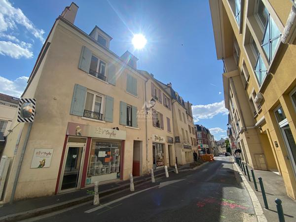Local commercial Pontoise 72.85 m² €170 500 ** - Référence 11063