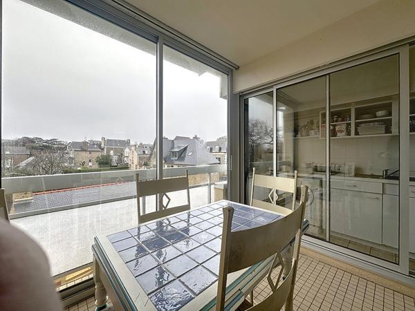 Dinan centre ville style loft avec garage et 4 chambres .