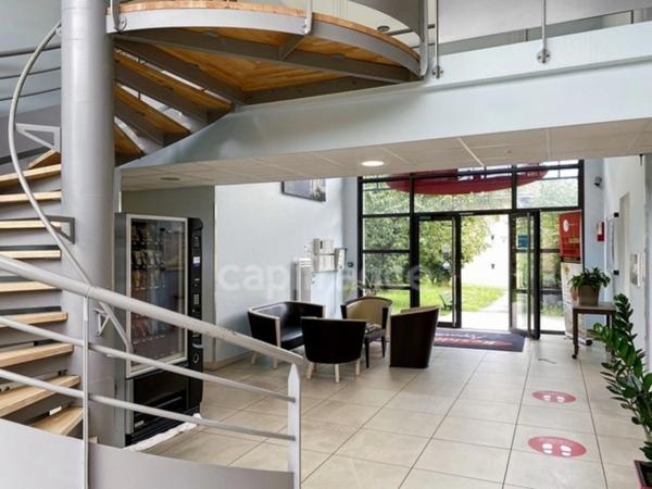 Dpt Ain (01), INVESTISSEMENT LOCATIF - LMNP géré à vendre PREVESSIN MOENS appartement T3 -