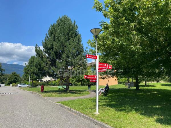 Dpt Ain (01), INVESTISSEMENT LOCATIF - LMNP géré à vendre PREVESSIN MOENS appartement T3 -