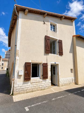 Maison
         4 pièces
        - 83 m² 49 500 € *