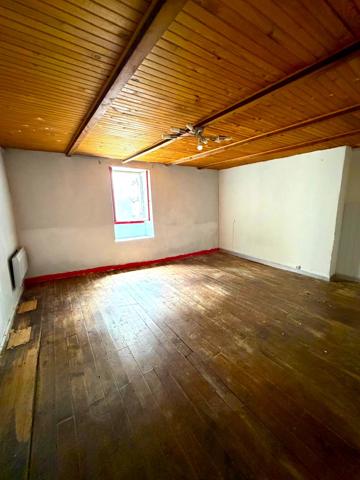 Maison
         4 pièces
        - 83 m² 49 500 € *