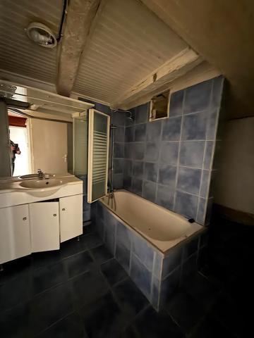 Maison
         4 pièces
        - 83 m² 49 500 € *