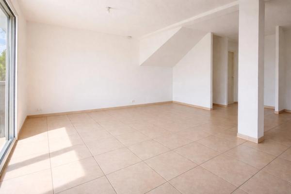 Villa récente T4 avec jardin et garage – Proche commodités et autoroute – Idéal famille ou investisseur