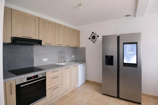 Villa récente T4 avec jardin et garage – Proche commodités et autoroute – Idéal famille ou investisseur