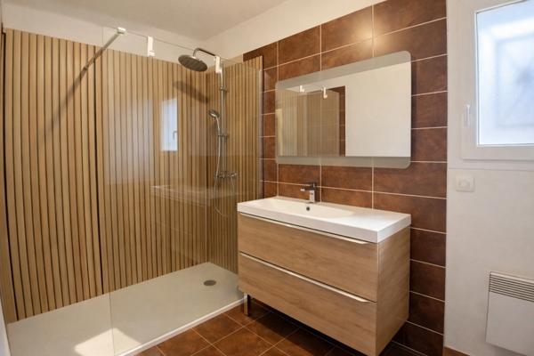 Villa récente T4 avec jardin et garage – Proche commodités et autoroute – Idéal famille ou investisseur