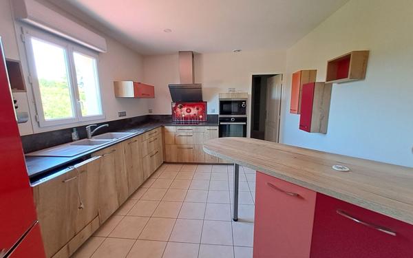 Maison à louer    5 pièces • 153,50 m2 Pont-l'Abbé-d'Arnoult