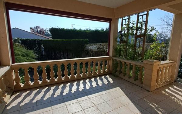 Maison à louer    5 pièces • 153,50 m2 Pont-l'Abbé-d'Arnoult