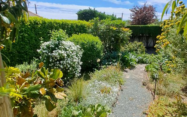Maison à louer    5 pièces • 153,50 m2 Pont-l'Abbé-d'Arnoult