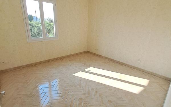 Maison à louer    5 pièces • 153,50 m2 Pont-l'Abbé-d'Arnoult