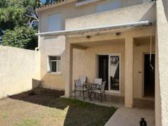 Appartement au rez de chaussée avec jardinet et garage