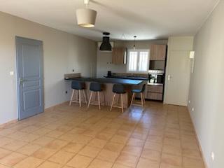 Appartement au rez de chaussée avec jardinet et garage
