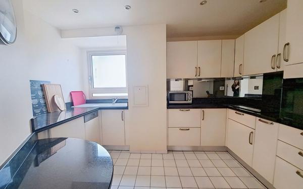 Appartement à louer    4 pièces •  Paris 16