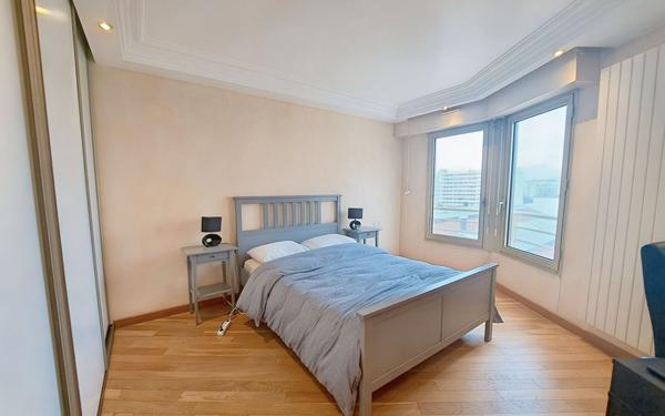 Appartement à louer    4 pièces •  Paris 16