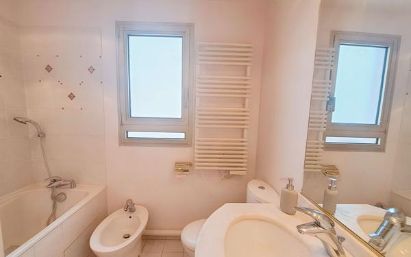 Appartement à louer    4 pièces •  Paris 16