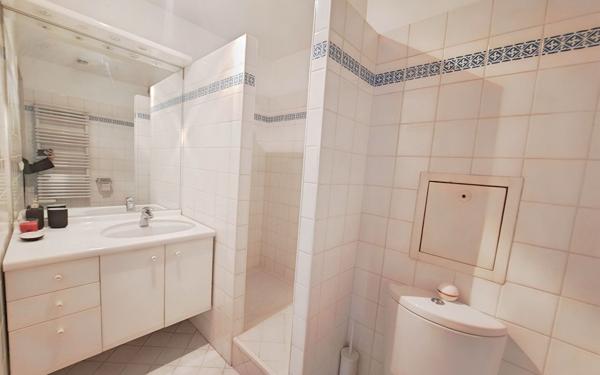 Appartement à louer    4 pièces •  Paris 16