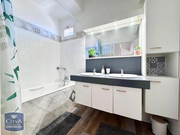 Maison à louer 5 pièces 111.64m² Nîmes (30900)