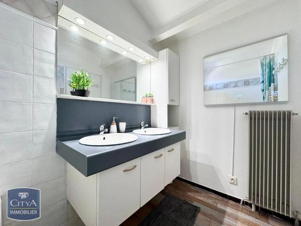 Maison à louer 5 pièces 111.64m² Nîmes (30900)