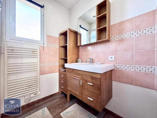 Maison à louer 5 pièces 111.64m² Nîmes (30900)