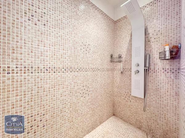 Maison à louer 5 pièces 111.64m² Nîmes (30900)