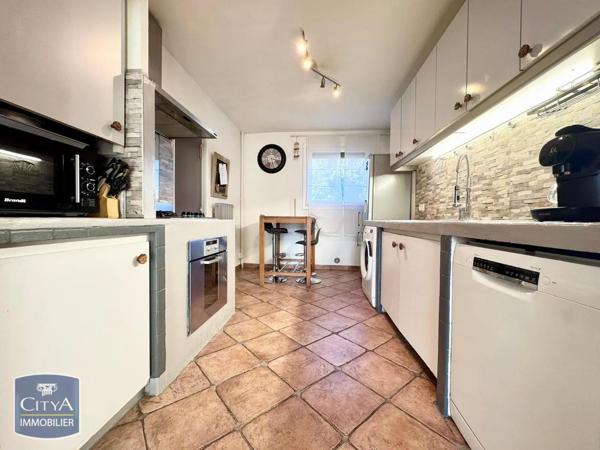 Maison à louer 5 pièces 111.64m² Nîmes (30900)