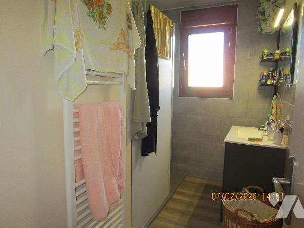 Maison en excellent état d'entretien, composée de 6 pièces  avec terrain le tout sur 7 ares 50 ca