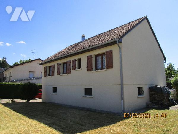 Maison en excellent état d'entretien, composée de 6 pièces  avec terrain le tout sur 7 ares 50 ca