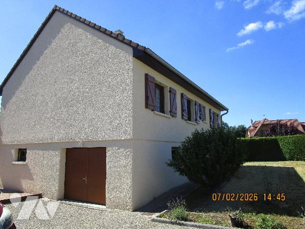 Maison en excellent état d'entretien, composée de 6 pièces  avec terrain le tout sur 7 ares 50 ca
