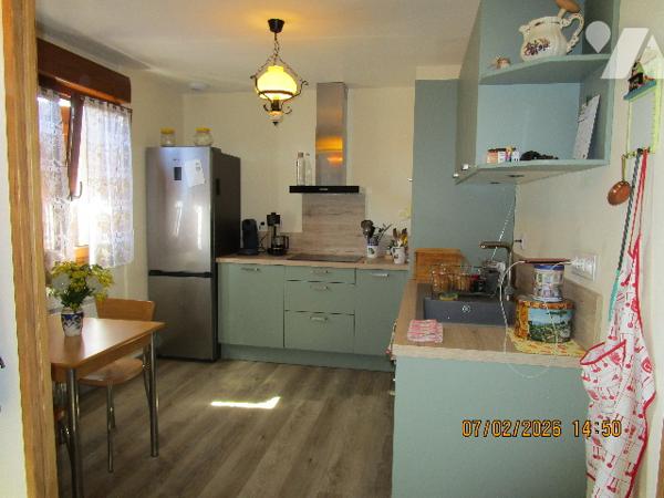 Maison en excellent état d'entretien, composée de 6 pièces  avec terrain le tout sur 7 ares 50 ca