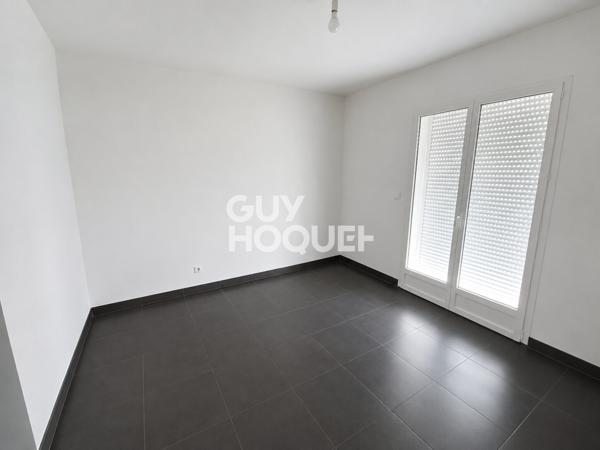 Ensemble immobilier de 156 m² avec entrepôt d'environ 400 m²