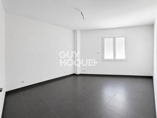 Ensemble immobilier de 156 m² avec entrepôt d'environ 400 m²