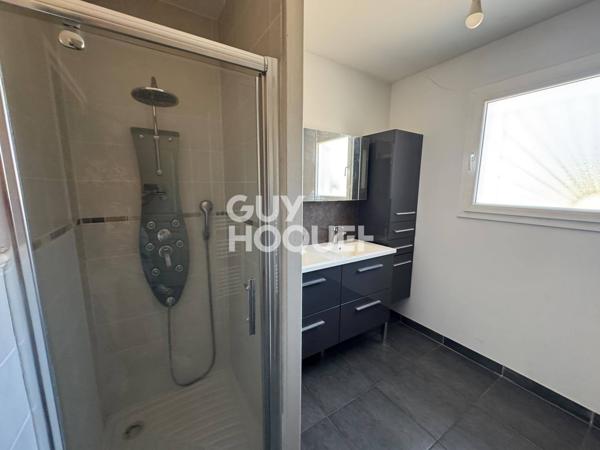 Ensemble immobilier de 156 m² avec entrepôt d'environ 400 m²