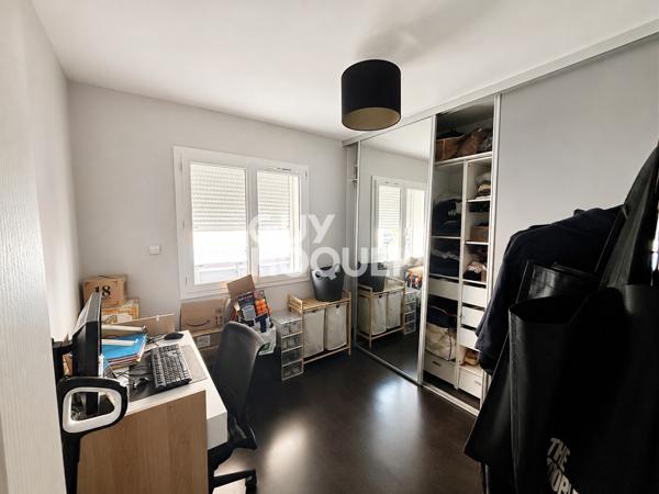 Ensemble immobilier de 156 m² avec entrepôt d'environ 400 m²