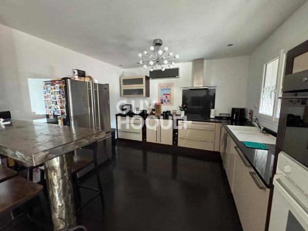 Ensemble immobilier de 156 m² avec entrepôt d'environ 400 m²