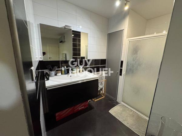 Ensemble immobilier de 156 m² avec entrepôt d'environ 400 m²